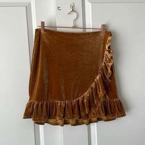 🌻 Gold Velvet Ruffle Mini Skirt 🌻
